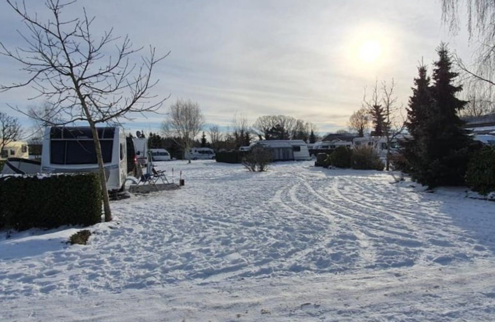 Wintercamping in Nederland met sneeuw